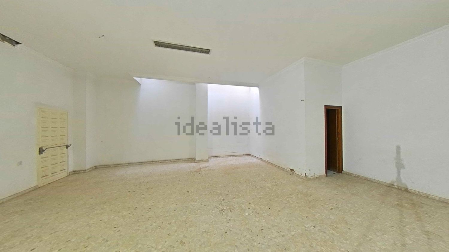 Imagen 04 de Local en venta en Calle Ramón y Cajal, Mairena del Alcor
