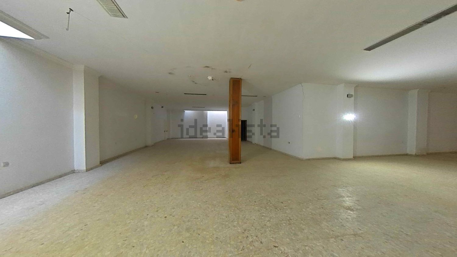 Imagen 15 de Local en venta en Calle Ramón y Cajal, Mairena del Alcor